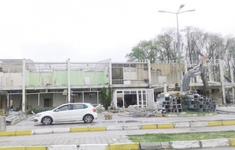 Sakarya Eğitim ve Araştırma Hastanesi'ndeki yeşil bina sökülüyor!