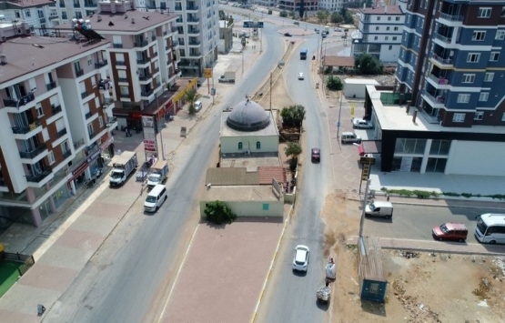 Kepez Uhut Camii imar değişince yolun ortasında kaldı!
