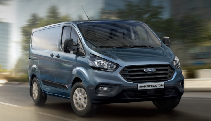 Ford Transit Custom hibrit seçeceği 16 farklı modeliyle ve Nisan kampanyasıyla satışta. İşte 28 Nisan 2022 fiyat listesi