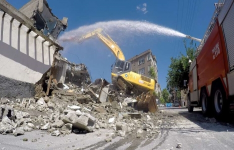 Kahramanmaraş Sarayaltı Caddesi'nde yıkımlar son sürat!