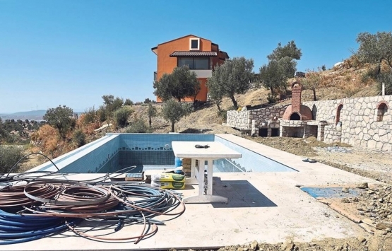 Tunç Soyer'in Seferihisar'daki kaçak villasına suç duyurusu!