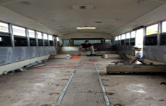 Ev kirası ödemek istemeyen çift otobüsü eve çevirdi!