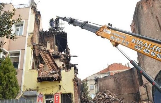 Yedikule çöken bina