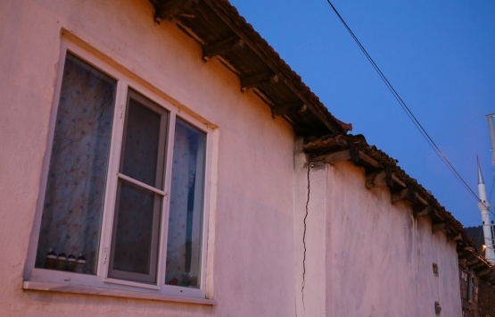 Manisa'daki deprem sonrası AFAD ekiplerinden hasar tespit çalışması!