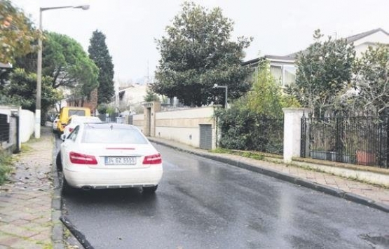 Defne Samyeli, Cem Yılmaz ın Levent teki villasına taşındı!