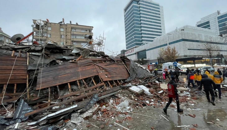 Uzmanlar peş peşe açıkladı: Depremde en çok bu binalar hasar görüyor! Çıkmalı yapılar denetlenmeli!