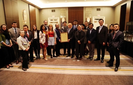 Kadir Topbaş'a Model Gençlik Şehri ödülü!