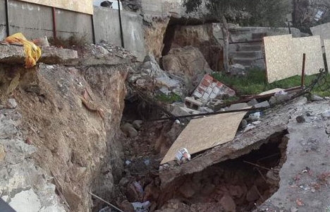 Beşiktaş'ta toprak kaymasından etkilenen evler tahliye edilecek!