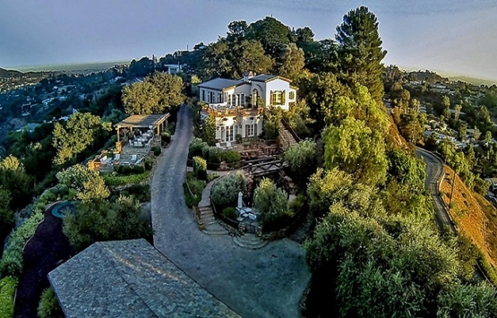 Jamie Dornan Hollywwod Hills teki evini satıyor!