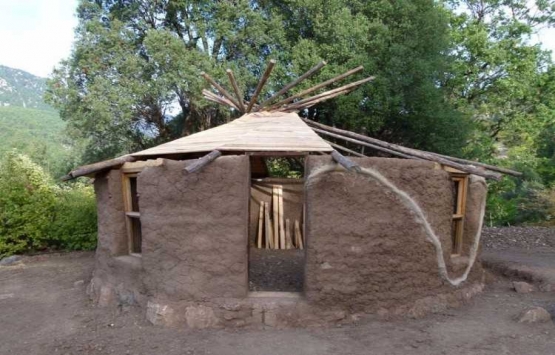 Doğada bin 500 TL ye ev inşa etti!