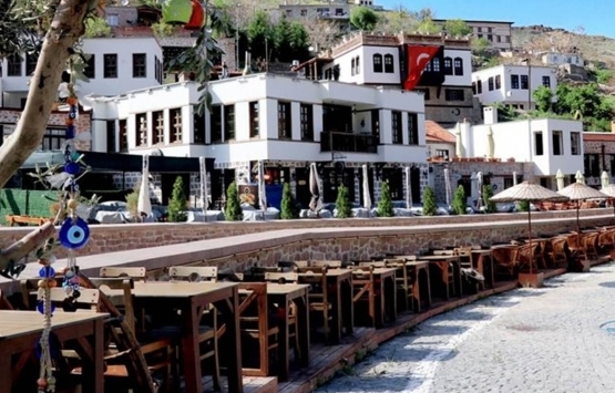 Konya da belediyenin eğitim için verdiği dükkanlar emlakçı ve çaycılara kiralandı!