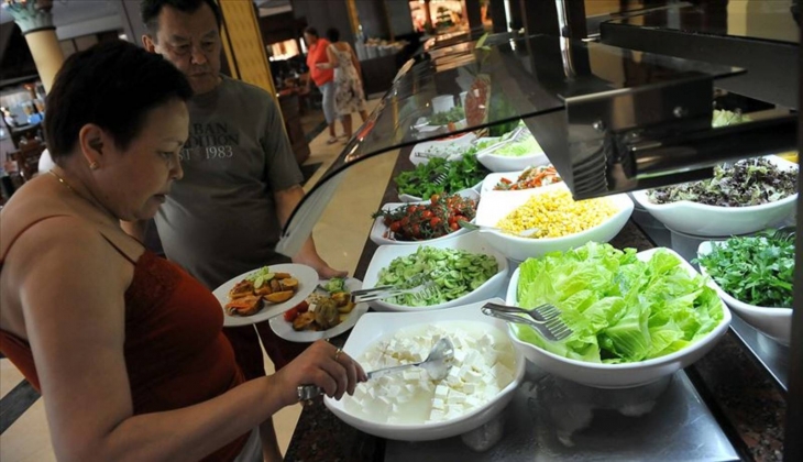 Otele gidemeyen tanıdık evinde konakladı!