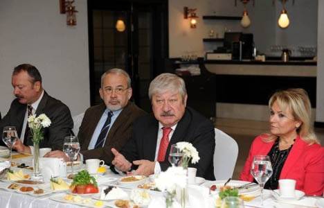 Mustafa Akaydın: Konyaaltı Sahili'ndeki yıkımlar siyasi bir faciadır!