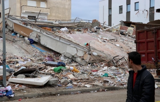 Arnavutluk ta depremzedeler güvenli binalara yerleşiyor!
