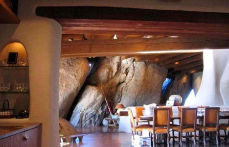 Arizona’daki taş devri evi 4,2 milyon dolara satılıyor!