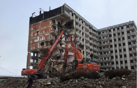 Rize de kentsel dönüşüm projesi kapsamında bazı yapılar yıkılıyor!