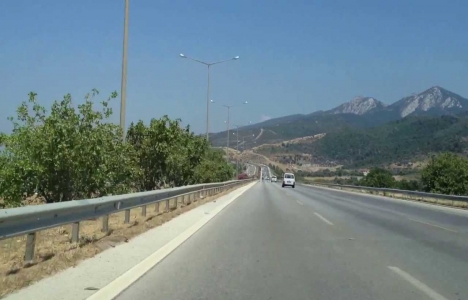 İzmir Çeşme'deki yol çalışmalarına esnaftan tepki!