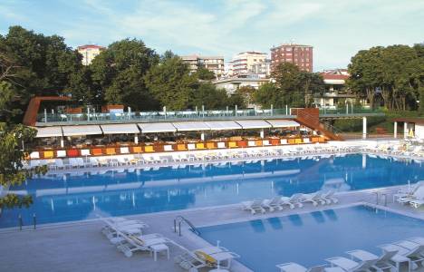 Büyük Kulüp, sahile kaçak iskele ve 1.800 metrekarelik plaj kurdu!