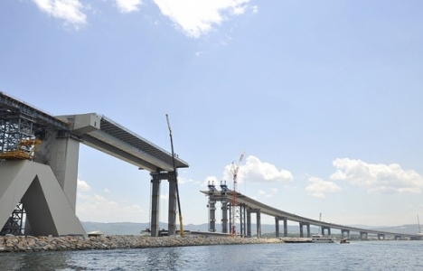 Gebze-İzmir Otoyolu projesinin 'en ağır' parçası yerleştiriliyor!