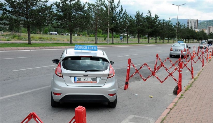 Ehliyet alacaklar aman dikkat! Yaş sınırı değişti, artık bu yaşta olmanız gerekiyor!