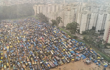 Brezilya’da lüks apartmanların yanındaki barakalar sefalet içinde!