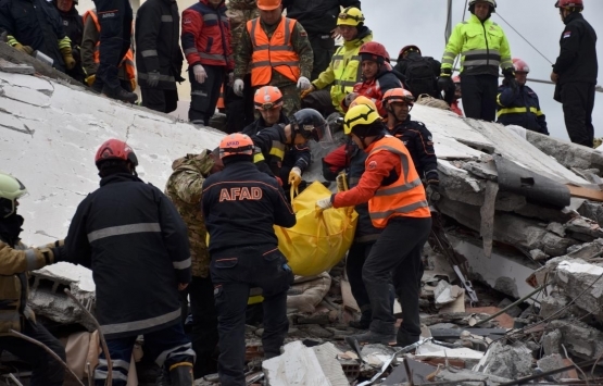 Arnavutluk ta depremzedeler güvenli binalara yerleşiyor!