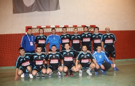 Ağaoğlu'ndan Taşova Hentbol'a maddi destek!