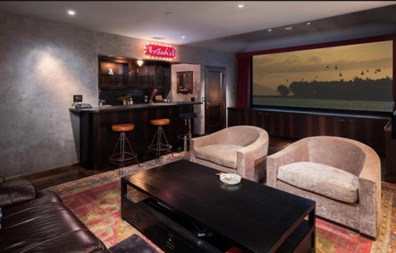 Charlie Sheen Beverly Hills teki evini 8 milyon dolara satıyor!