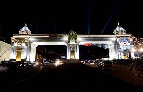 Ankara'nın beş girişinde yapılan devasa sembol kapılar açıldı!