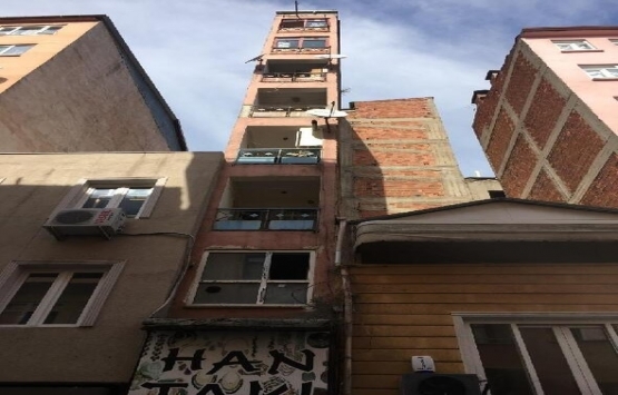 İzmit teki 8 katlı bina mimarisiyle hayrete düşürdü!