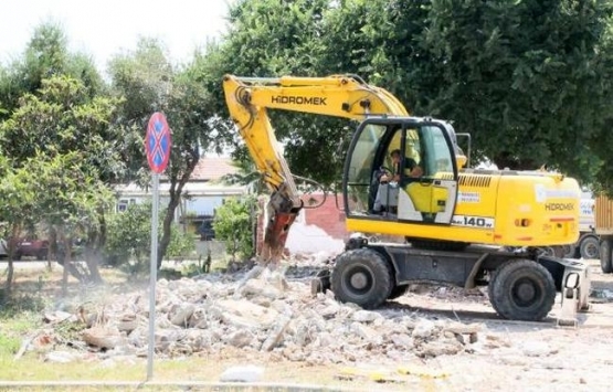 Manavgat'ta 4 iş yeri yıkıldı!