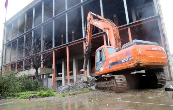 AKM de yıkım başladı!