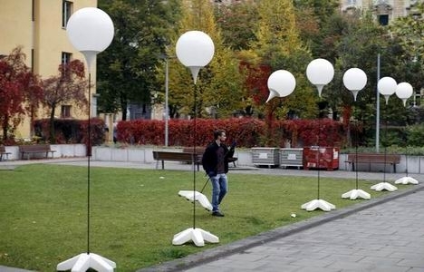 Berlin Duvarı yeniden inşa ediliyor!