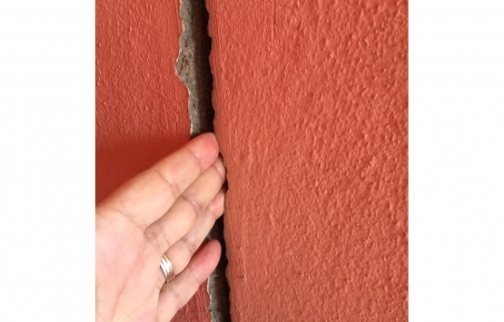 İzmir Dr. Suat Seren Hastanesi ndeki çatlaklar korkutuyor!