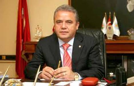 Muhittin Böcek: Konyaaltı sahilini sahipsiz bırakmayacağız!