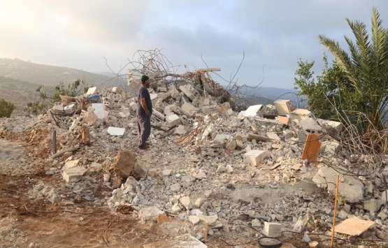 İsrail Batı Şeria'da Filistinlilere ait 4 evi yıktı!