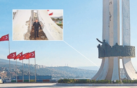Karşıyaka Atatürk Anıtı onarılmayı bekliyor!
