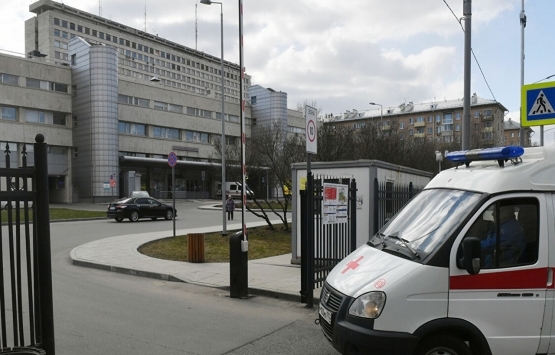  Moskova’daki enfeksiyon hastanesinin inşaatında çalışanlara Sovyet tipi afişlerle motivasyon!