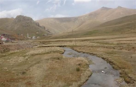 Taşköprü Yaylası’nda fırsatçıların kaçak yapıları yıkıldı!