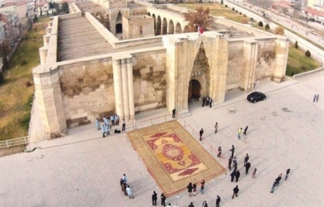 Sultan Abdülhamid Han'ın tarihi halısı restore edildi!