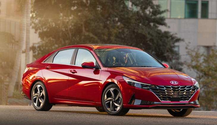 Yüksek çözünürlüklü dokunmatik ekrana sahip Hyundai Elantra sizi bekliyor! Uygun kredi koşullarını kaçırmayın