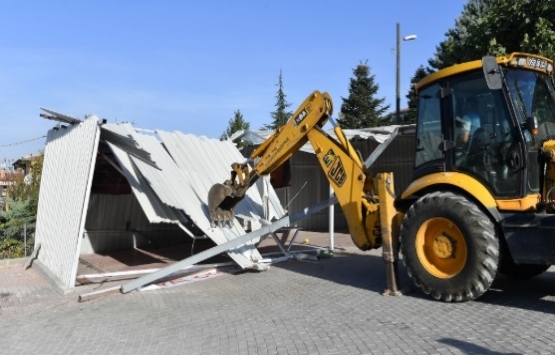 Bursa Osmangazi'deki ruhsatsız iş yeri yıkıldı!