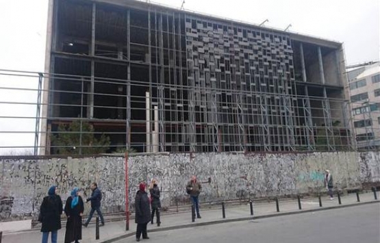 AKM'nin ön cephesi sökülüyor!