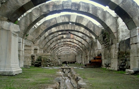 Smyrna Antik Kenti kazı çalışmalarının yüzde 50'si tamamlandı!