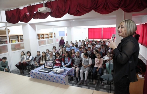 Bornovalı öğrencilere kent tanıtım semineri veriliyor!