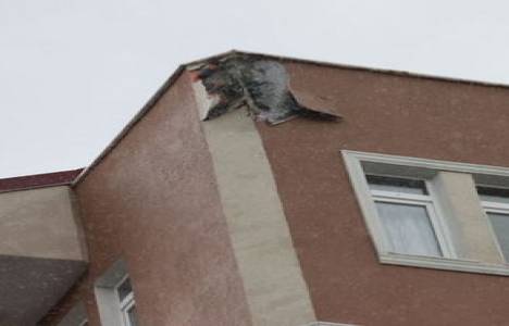 Zonguldak'taki hortum nedeniyle bazı evlerde hasar oluştu!