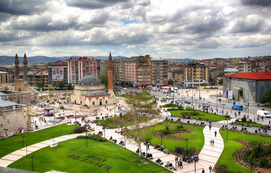 Sivas'ta 4.9 milyon TL'ye satılık konut imarlı 2 arsa!