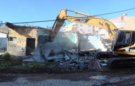İskenderun'daki metruk binalar yıkılıyor!