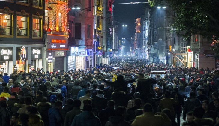 Türkiye ye göç edenlerin sayısı 2022 de yüzde 33,2 azaldı: 1 yılda yaklaşık 400 bin yabancı geldi, 140 bin Türk gitti!