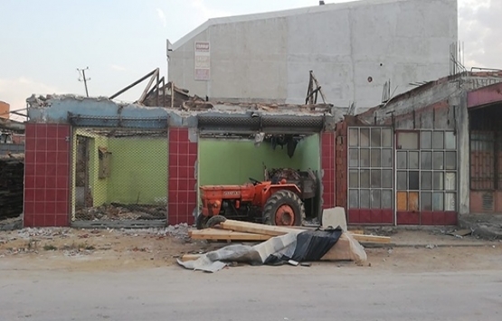 İnegöl'de yıkım yapan işçi ölümden döndü!